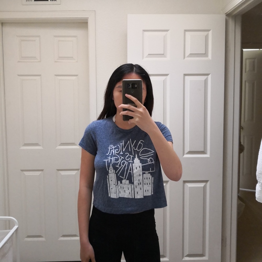 navy cropped tee